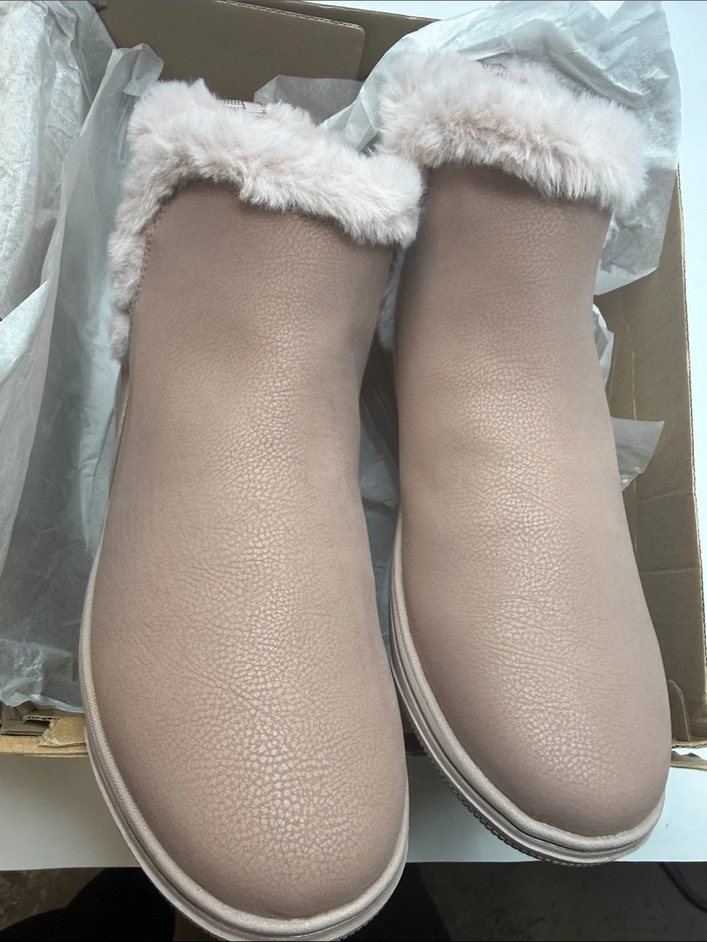 Clarks Women's Breeze Fur Round Toe Booties Mauve Pink Size 9.5M